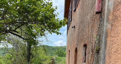 Country House 'Le Vallocchie' with Mountain View and Private Garden