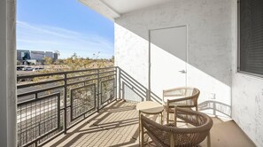Property grounds - Landing | Spectacular 1BD, Gym (Glendale)