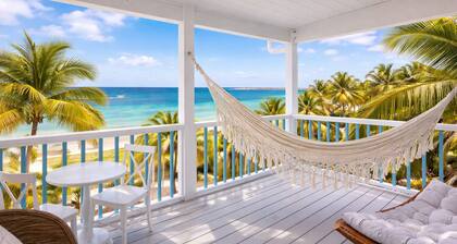 Cozy 2bdrm private home/Cayman Brac W/ AC, gym, WiFi & outdoor tub