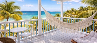 Cozy 2bdrm private home/Cayman Brac W/ AC, gym, WiFi & outdoor tub