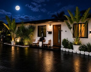 Exterior - Luxury Hollywood Retreat Near Beach, Airport & Hard Rock Stadium (Hollywood)
