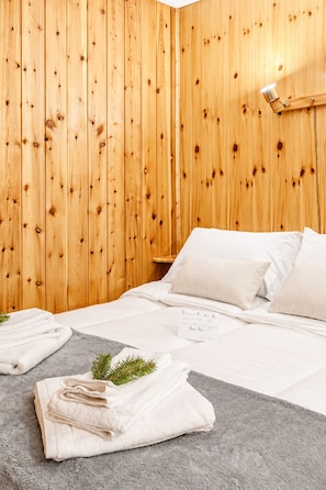 Apartment, 1 Bedroom, Mountainside | Blackout curtains, iron/ironing board