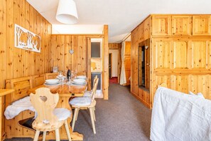 Apartment, 1 Bedroom, Mountainside | Blackout curtains, iron/ironing board