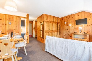 公寓, 1 间卧室, 山腰 | 遮光窗帘、熨斗/熨衣板