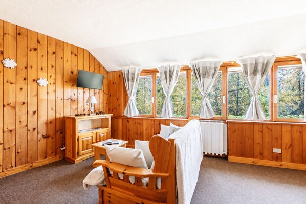 Apartment, 1 Bedroom, Mountainside | Living area | 27-inch Smart TV with digital channels
