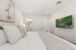 Luxury House, 2 Bedrooms, Non Smoking, Pets Not Allowed | Individually decorated, individually furnished, iron/ironing board
