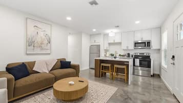 Luxury House, 2 Bedrooms, Non Smoking, Haiwan Kesayangan Tidak Dibenarkan | Ruang tamu | TV Pintar