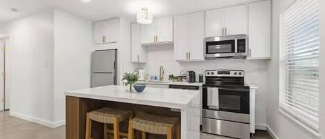 Luxury House, 2 Bedrooms, Non Smoking, Pets Not Allowed | Private kitchen | Full-size fridge, microwave, oven, stovetop