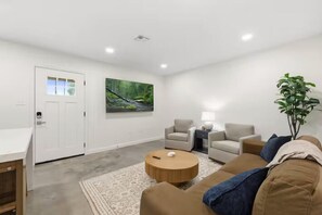Luxury House, 2 Bedrooms, Non Smoking, Pets Not Allowed | Interior