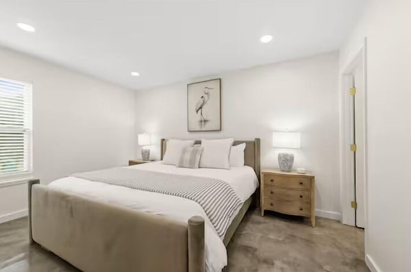 Luxury House, 2 Bedrooms, Non Smoking, Pets Not Allowed | Individually decorated, individually furnished, iron/ironing board
