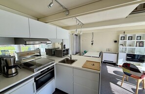 Fridge, microwave, oven, coffee/tea maker - Bungalowpark Simpelveld - Alpha 95 (Simpelveld)