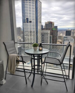 Outdoor dining - Skyview Melbourne CBD (Melbourne)