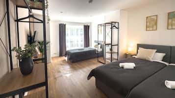 House, Balcony, Courtyard View | Iron/ironing board, free WiFi