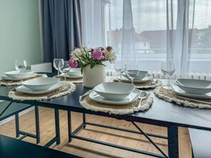Ferienhaus, Balkon, Blick auf den Innenhof | Speisen
