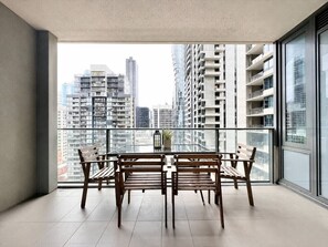 Interior - Spacious 2BR City Views Retreat (Melbourne)