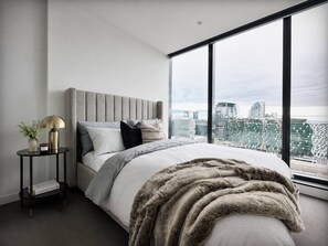 WiFi, bed sheets - Central Melbourne Skyline Retreat (Melbourne)