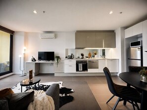 TV - Central Melbourne Skyline Retreat (Melbourne)