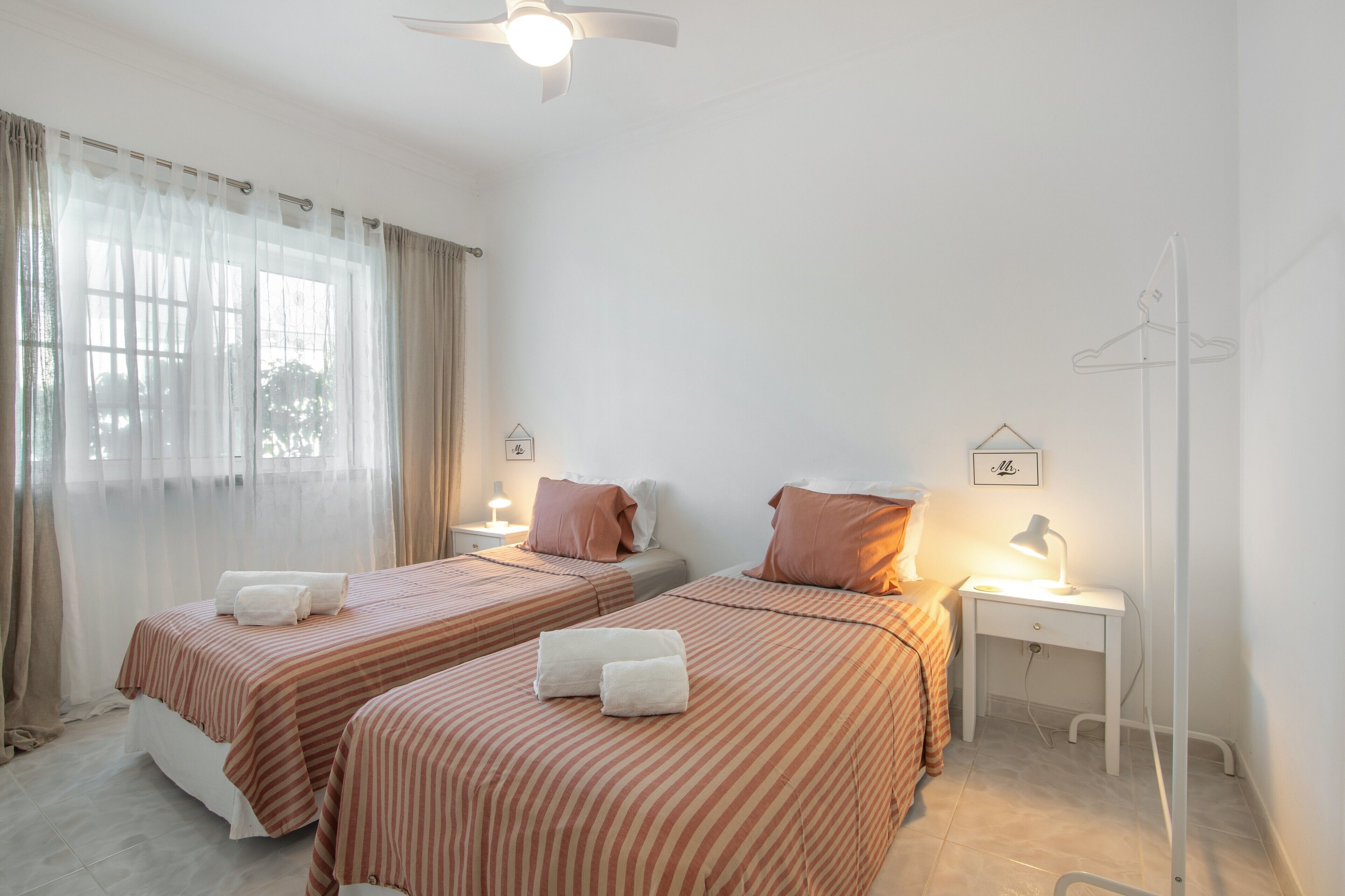 Iron/ironing board, WiFi, bed sheets