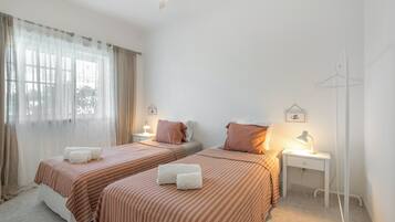 Iron/ironing board, WiFi, bed sheets
