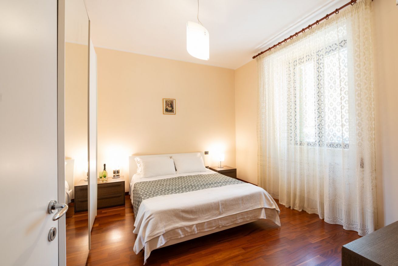 2 Schlafzimmer, Bügeleisen/Bügelbrett