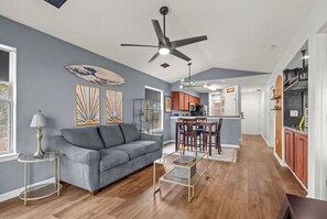 Living area - Cozy 2 Bed 2 Bath Condo! Gated Waterway Community in Myrtle Beach (Myrtle Beach)