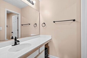 Bathroom - Cozy 2BR Condo! Gated Waterway Community in Myrtle Beach (Myrtle Beach)