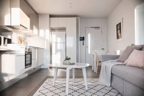 TV - Prime Melbourne CBD View Apartment (Melbourne)