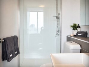 Hair dryer - Prime Melbourne CBD View Apartment (Melbourne)