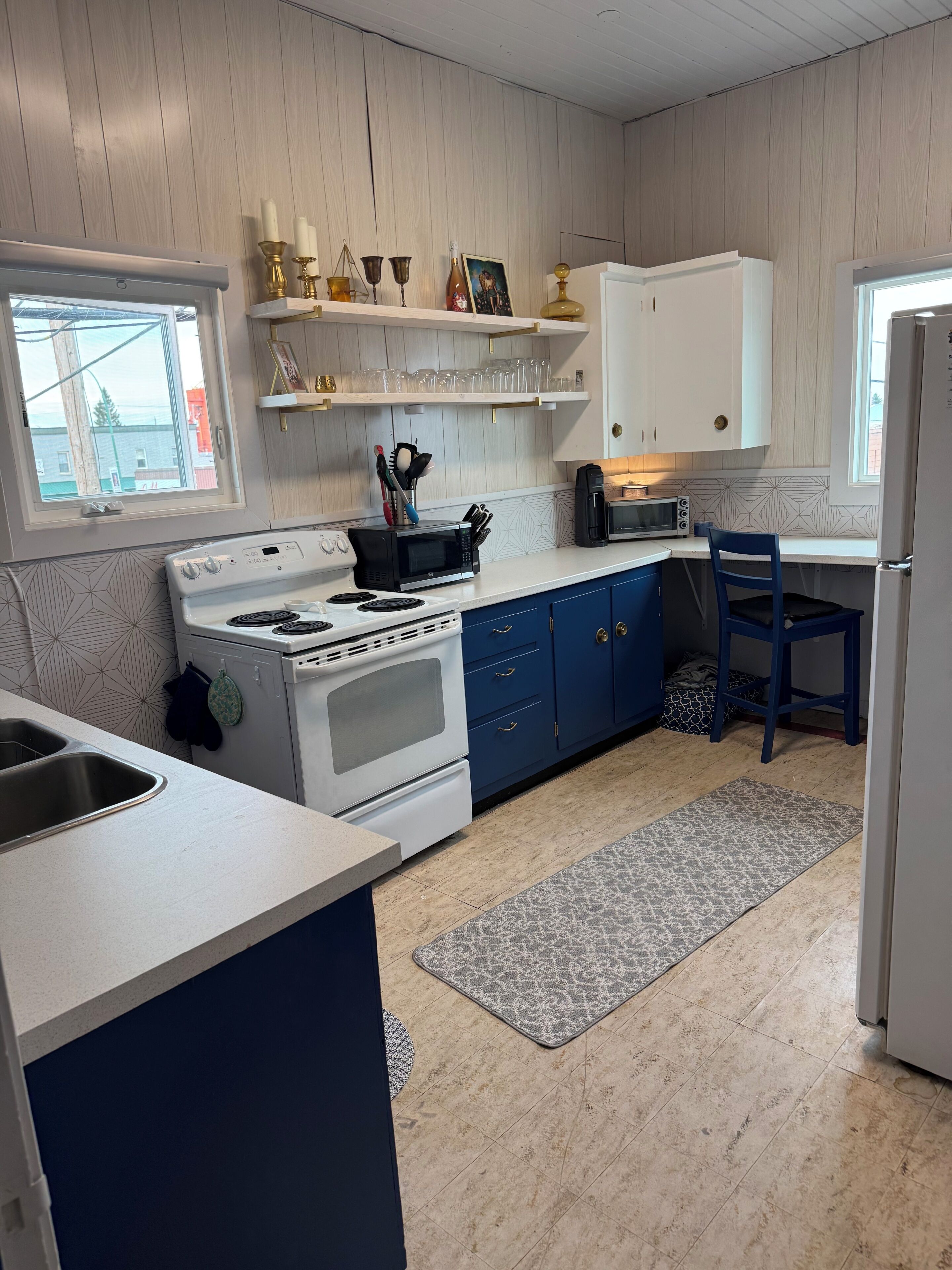 Geladeira, micro-ondas, fogão, cooktop