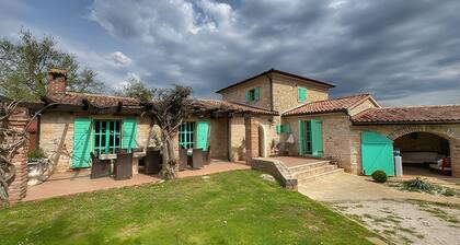 Room 'Deluxe Double' with Shared Pool, Wi-Fi and Air Conditioning