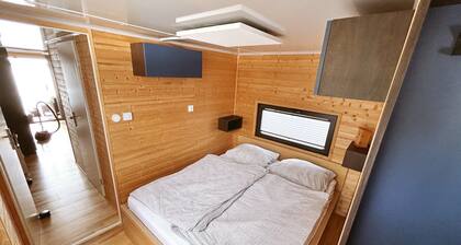 Houseboat Ami