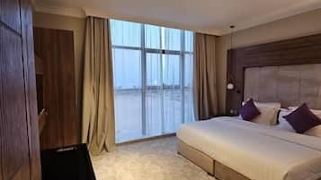Suite, vue mer | Coffres-forts dans les chambres, rideaux occultants