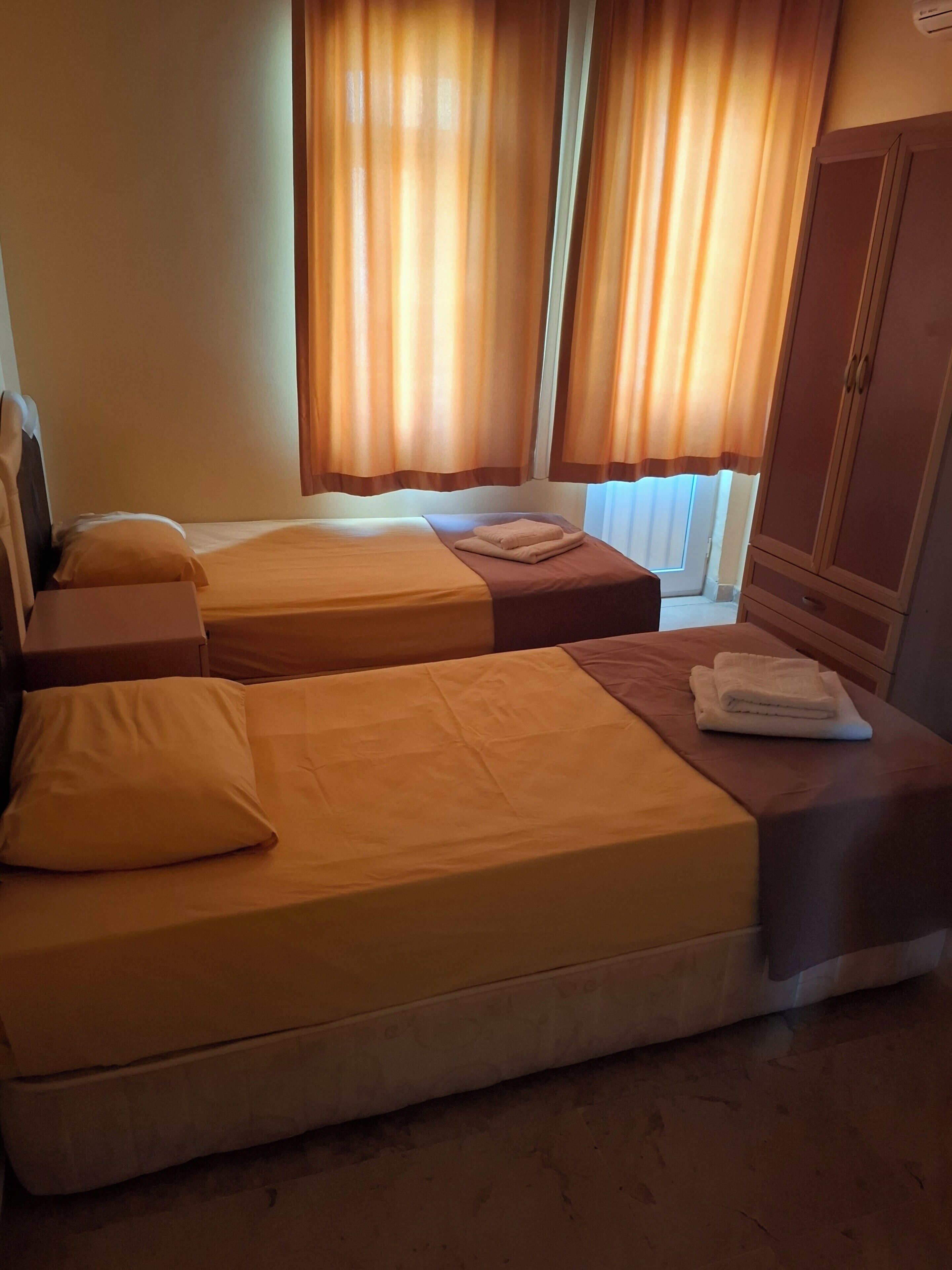 Club Twin Room | Laptop workspace, iron/ironing board, free WiFi