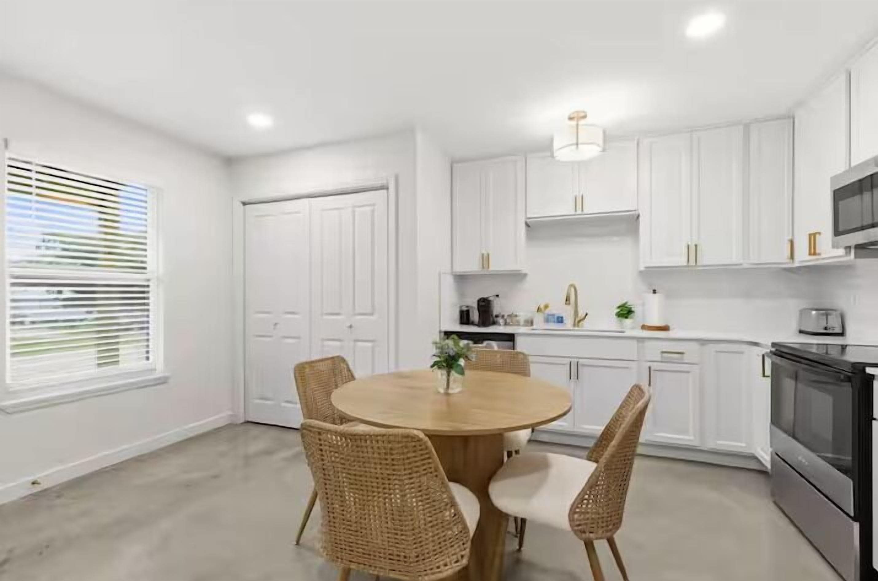 Maison Luxe, 3 chambres, non-fumeurs, animaux de compagnie acceptés | Cuisine privée | Grand réfrigérateur, micro-ondes, four, plaque de cuisson