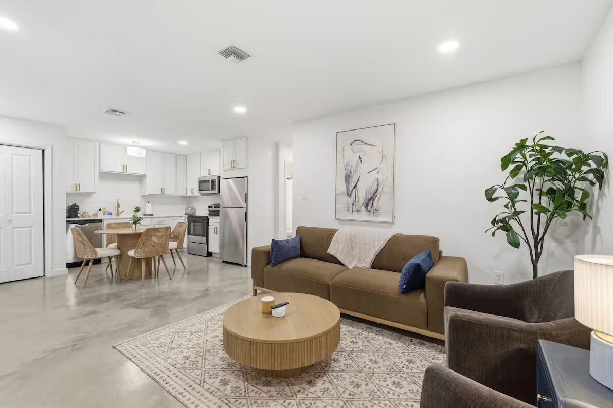 Luxury House, 3 Bedrooms, Non Smoking, Pets Allowed | Living area | Smart TV