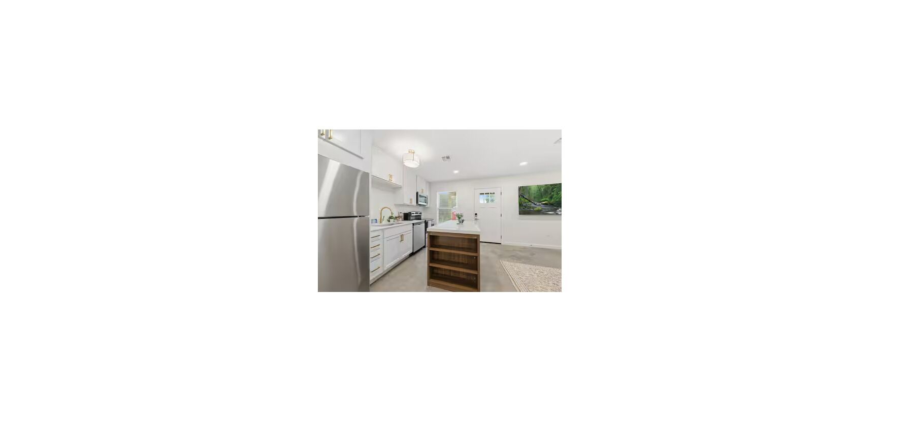 Full-size fridge, microwave, oven, stovetop