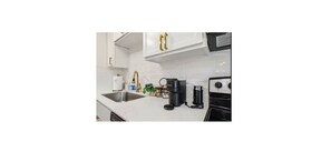 Full-sized fridge, microwave, oven, stovetop - Decatur Inn (Lafayette)