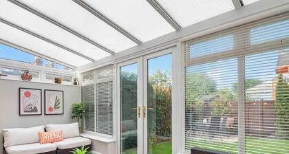 Stylish 4Bed Windsor Retreat - Garden - Sleeps 08