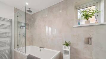 Shower, towels, shampoo