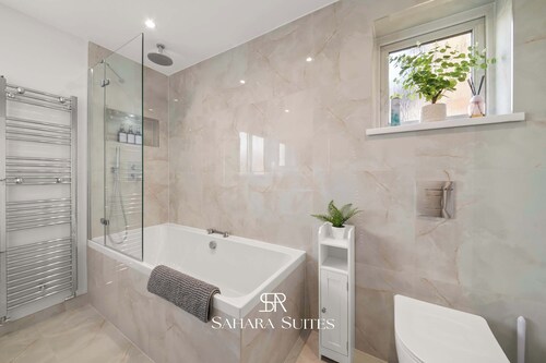 Stylish 4Bed Windsor Retreat - Garden - Sleeps 08