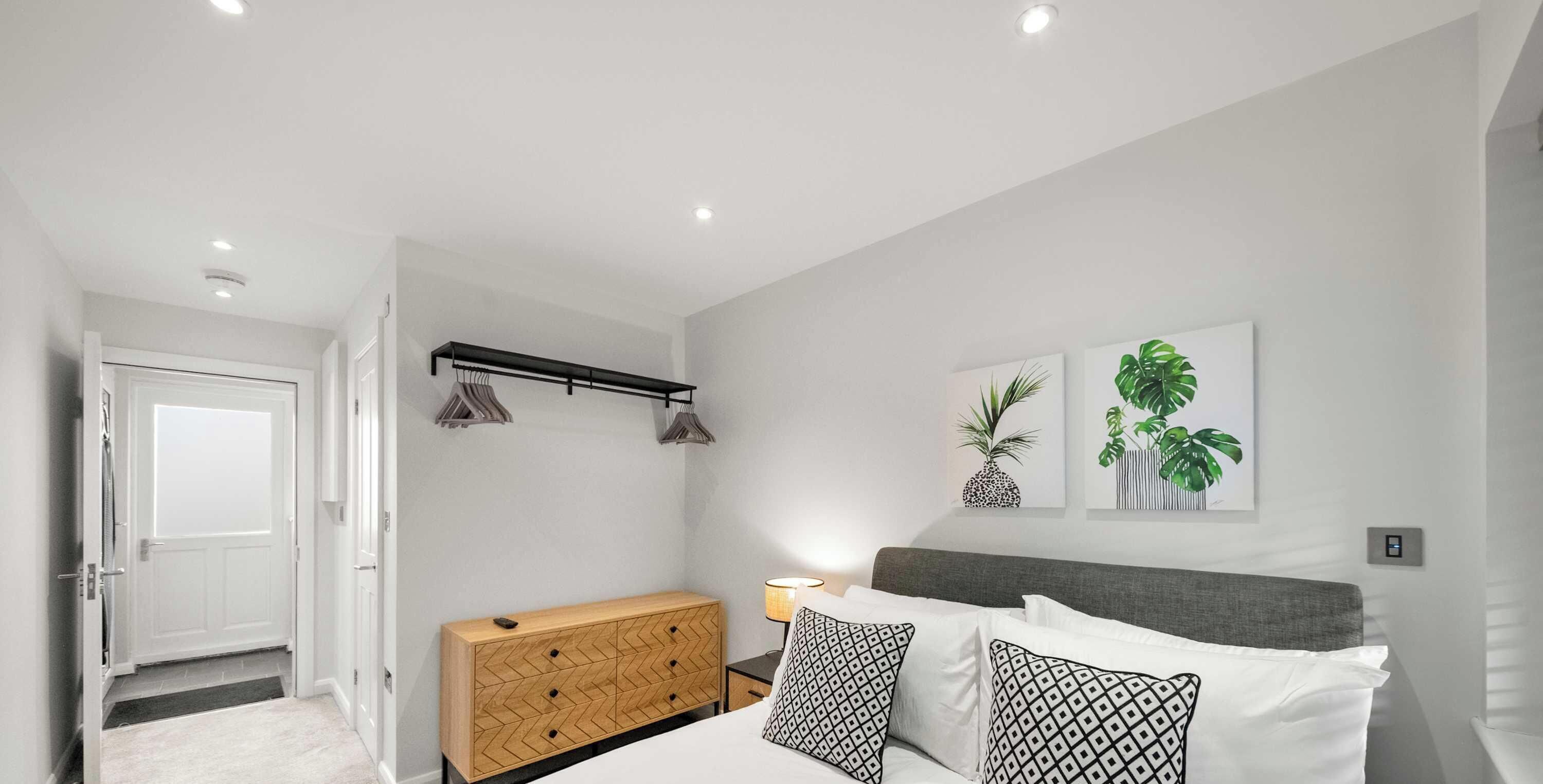 Iron/ironing board, travel cot, WiFi, bed sheets