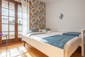 Iron/ironing board, free WiFi, bed sheets - Apartment Luna, modern, 100 m from the sea (L'Escala)