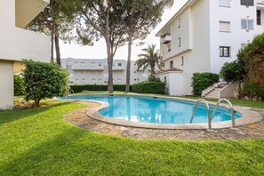 Pool - Apartment Luna, modern, 100 m from the sea (L'Escala)