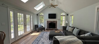 Spacious 4 bedroom PRIVATE HOME
centrally located to all the Cape has to offer