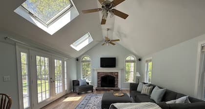 Spacious 4 bedroom PRIVATE HOME
centrally located to all the Cape has to offer
