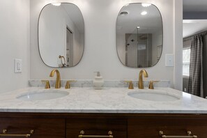 Hair dryer - Traditional Meets Design House (Lee`s Summit)