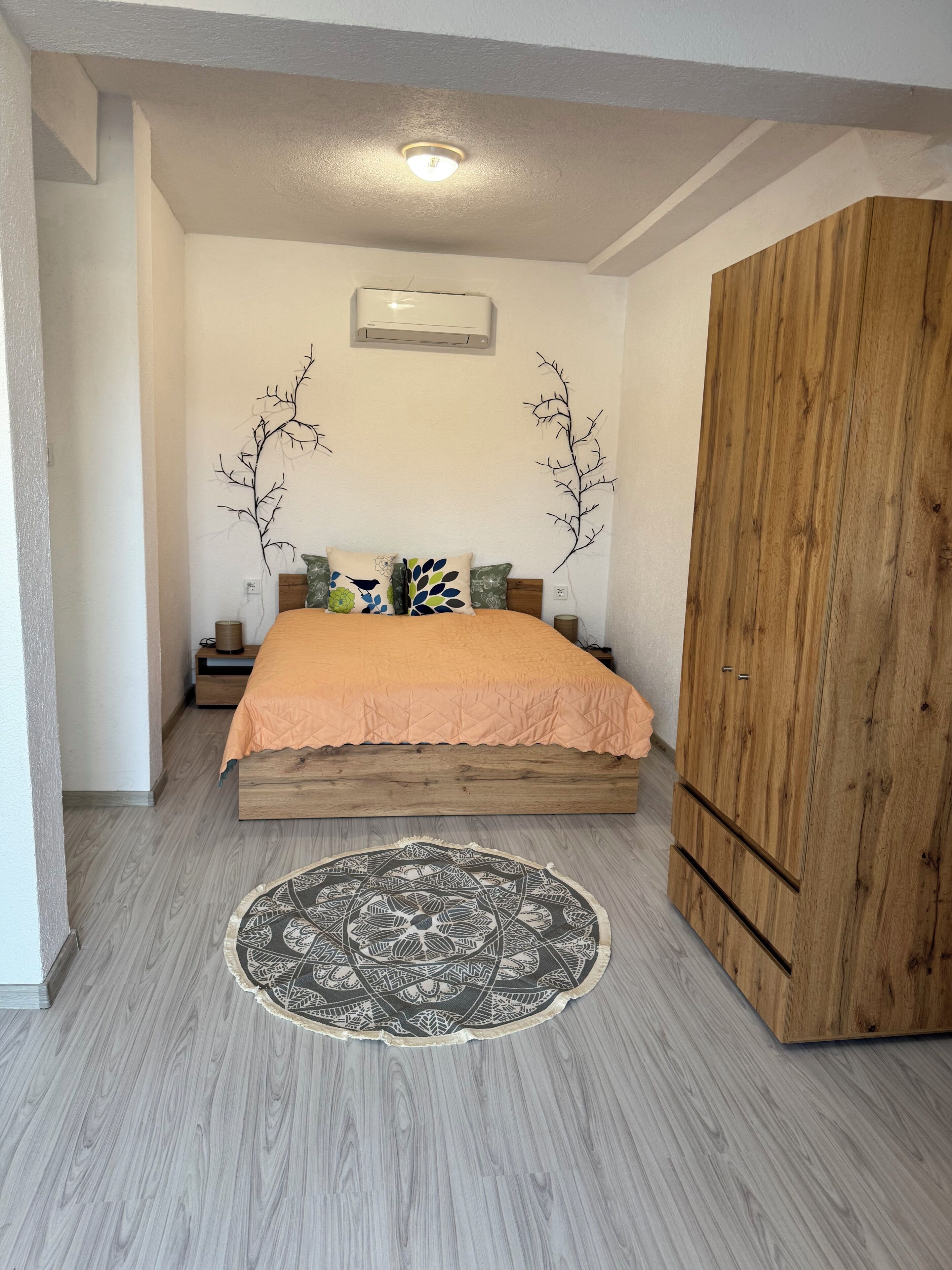 Dreibettzimmer, Terrasse | Verdunkelungsvorhänge, Bügeleisen/Bügelbrett, kostenloses WLAN