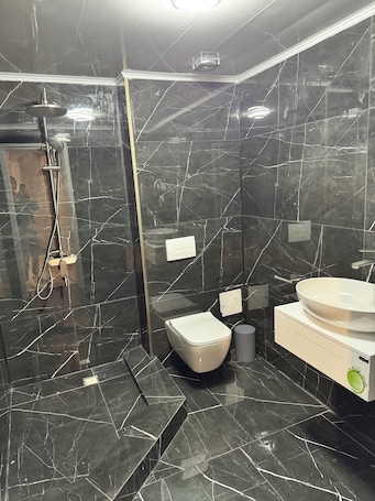 Triple Room, Patio | Bathroom. House Elena