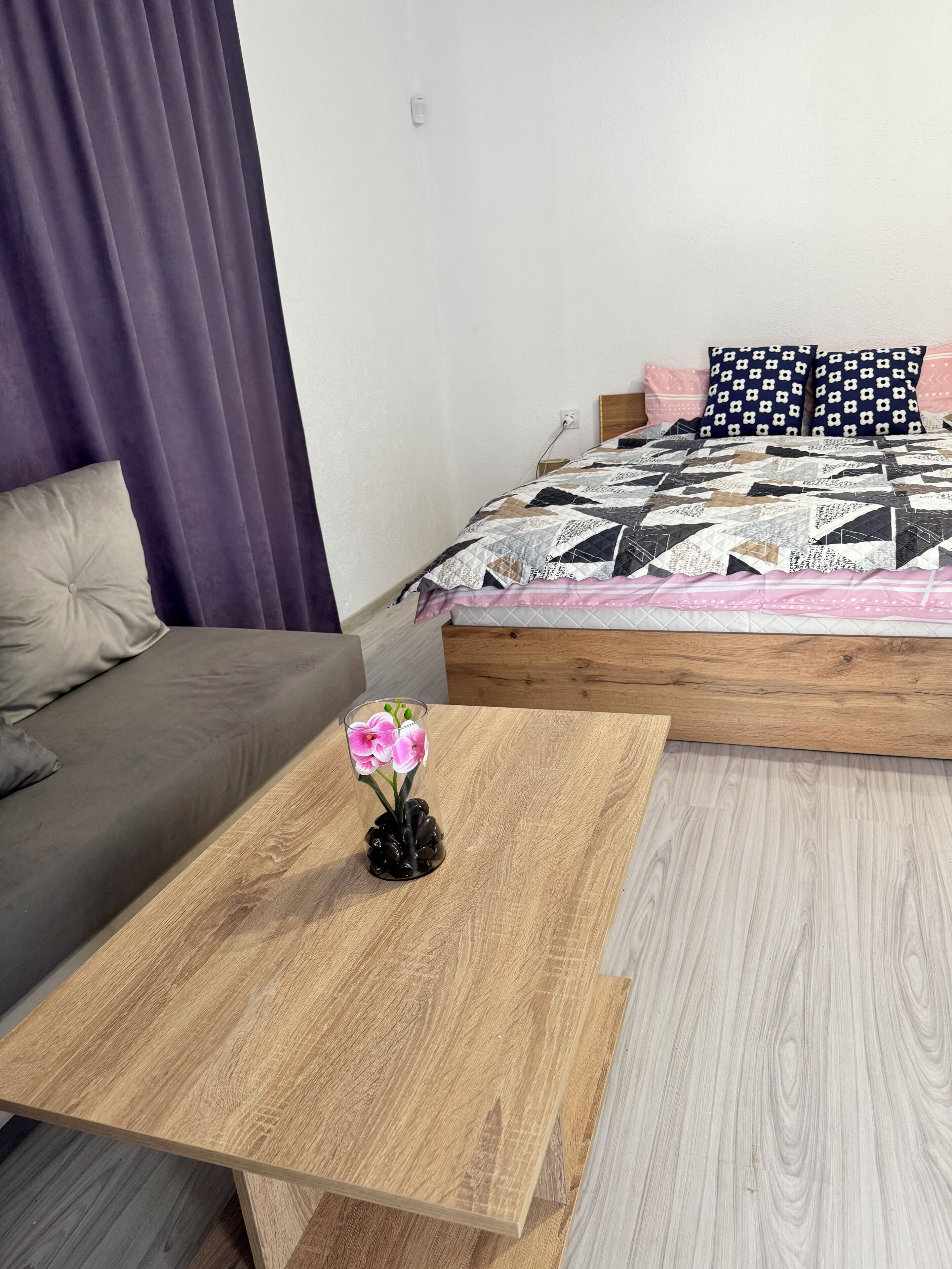 Chambre Triple, patio | Rideaux occultants, fer et planche à repasser, Wi-Fi gratuit