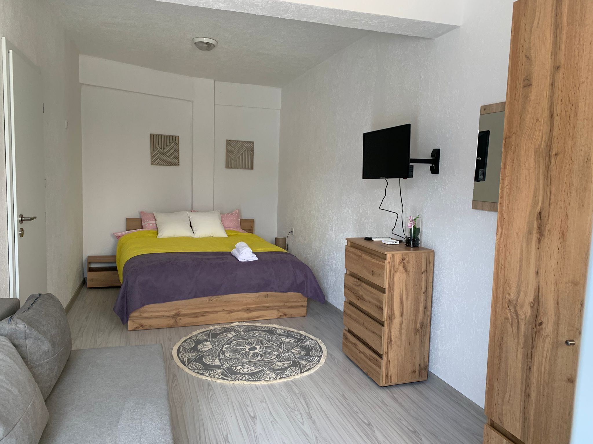 Triple Room, Patio | Langsir/tirai gelap terus, seterika/papan seterika, Wi-fi percuma 